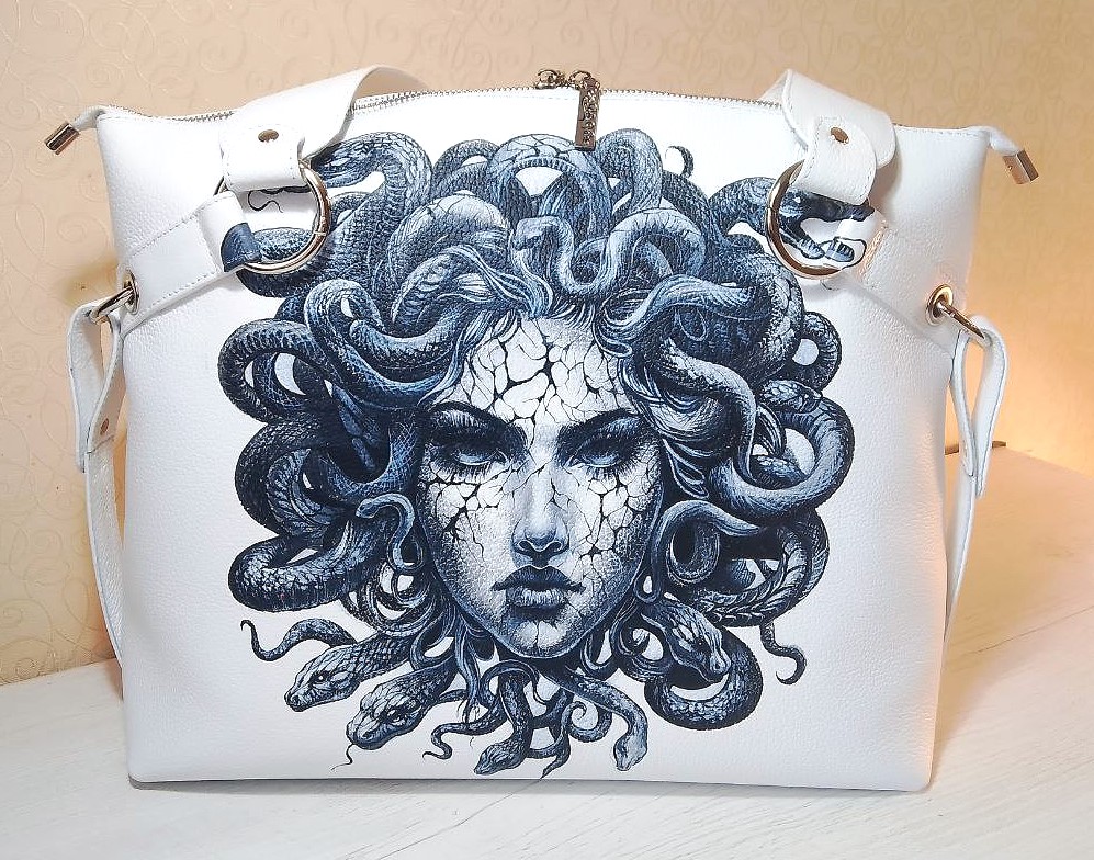 Дизайнерская кожаная сумка на закза "Горгонна".jpg