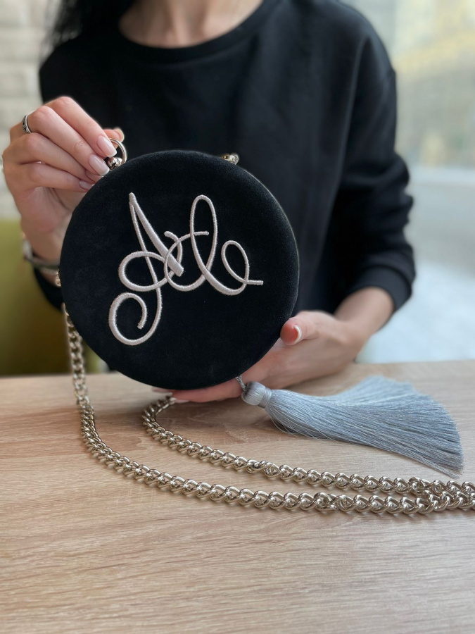 Женский замшевый клатч минодьер с вышивкой инициалов на заказ