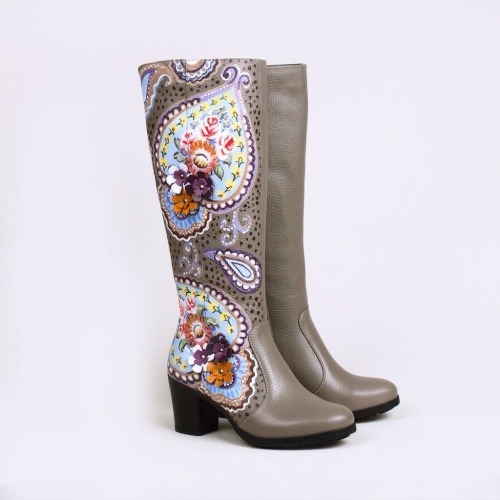 Модные сапоги "Русские узоры" - кожаные и замшевые женские сапоги ручной работы с рисунком на заказ | Sumnizza фото 2