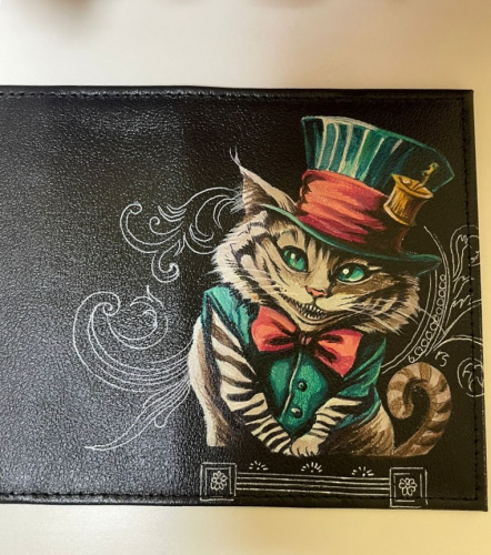 Кожаная обложка на паспорт с рисунком ручной работы «Чеширский Кот» - изготовление кожаной женской сумки ручной работы с рисунком | Сумки с принтом на заказ - Sumnizza