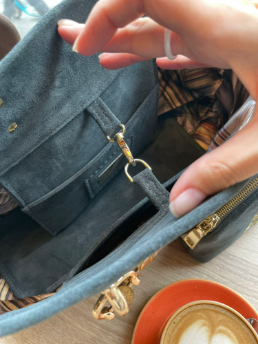 Маленький замшевый шоппер ручной работы с вышивкой на заказ "Маска" - кожаная и замшевая женская сумка шоппер ручной работы с рисунком и вышивкой на заказ фото 7