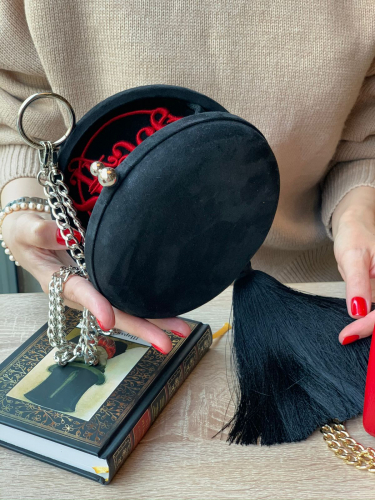 Замшевый вечерний клатч минодьер с вышивкой "Dolce vita" - круглая кожаная женская сумка ручной работы с рисунком |  Sumnizza фото 4