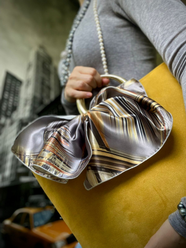 Женский шоппер из натуральной замши с вышивкой "Сердце" на заказ - кожаная и замшевая женская сумка шоппер ручной работы с рисунком и вышивкой на заказ фото 2