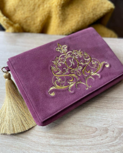 Вечерний клатч с золотой вышивкой  "Инициалы" на заказ - женская кожаная сумка ручной работы с авторским рисунком