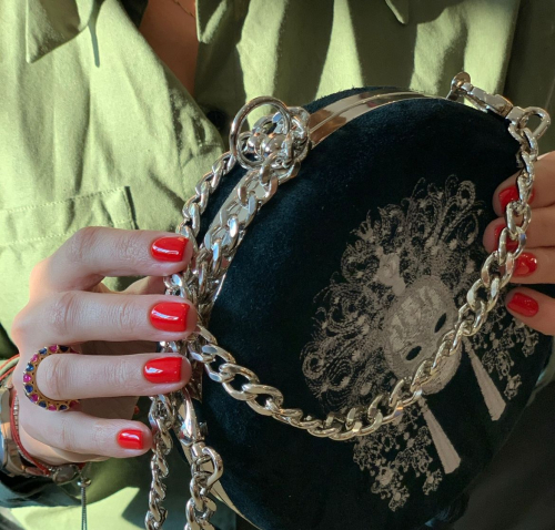 Замшевый вечерний клатч-минодьер с вышивкой "Маска" - круглая кожаная женская сумка ручной работы с рисунком |  Sumnizza фото 3