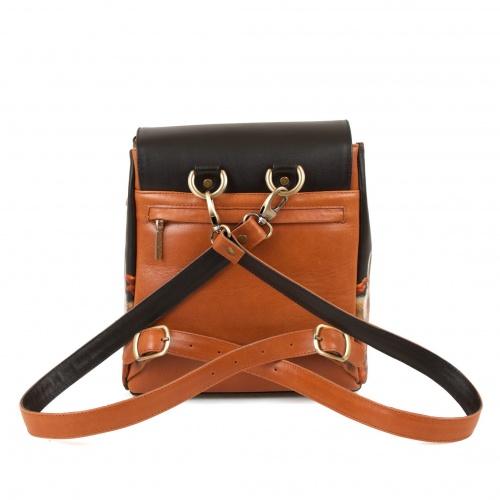 Кожаная сумка-рюкзак с рисунком лисы "Рыжая лисичка" ручной работы с рисунком и вышивкой на заказ
 фото 2