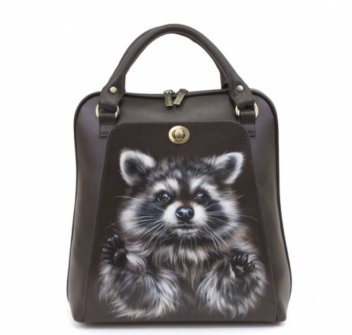 Кожаная сумка рюкзак с рисунком енотика "Пушистые лапки" ручной работы с рисунком и вышивкой на заказ
