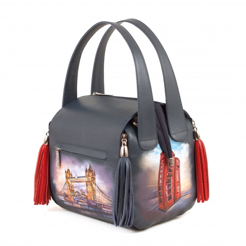 Квадратная сумка с короткими ручками с росписью "Лондон" ручной работы с рисунком и вышивкой на заказ
 фото 5