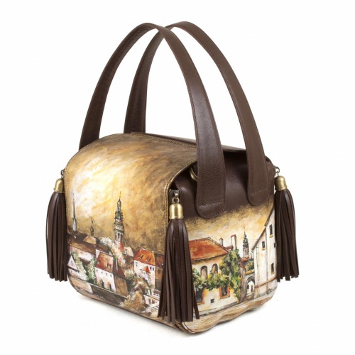 Маленькая квадратная сумка с рисунком по коже "Старый город" ручной работы с рисунком и вышивкой на заказ
 фото 2