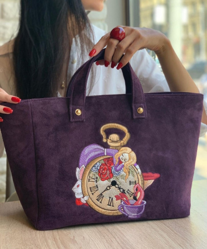 Женский замшевый шоппер ручной работы с вышивкой на заказ «Алиса» - кожаная и замшевая женская сумка шоппер ручной работы с рисунком и вышивкой на заказ