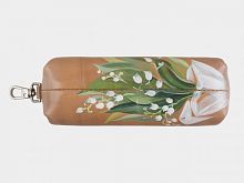 Ключница "Ландыши" — кожаная ключница ручной работы с рисунком и вышивкой на заказ