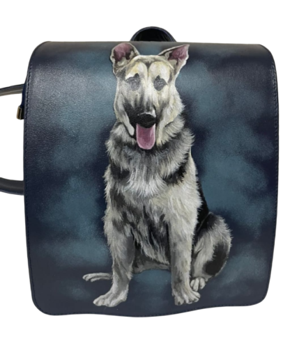 Кожаный черный рюкзак с портретом овчарки ручной работы на заказ - изготовление кожаной женской сумки ручной работы с рисунком | Сумки с принтом на заказ - Sumnizza