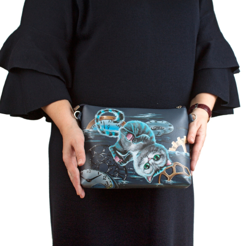 Женская кожаная сумка через плечо с рисунком ручной работы "Мастер и Маргарита" — кросс боди с принтом на заказ фото 6