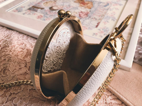 Женский вечерний клатч с вышивкой "Сердце" - круглая кожаная женская сумка ручной работы с рисунком |  Sumnizza