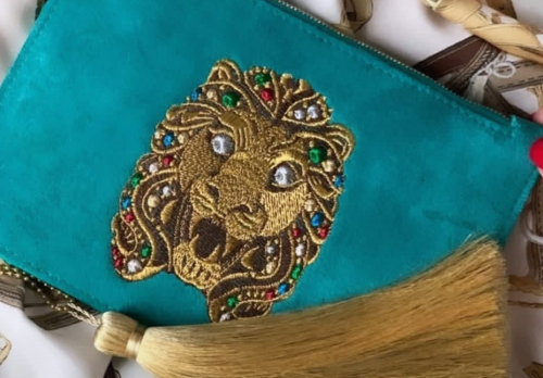 Современный замшевый кошелек на молнии с шелковой вышивкой на заказ "Лев" - кожаный женский кошелек-портмоне ручной работы с рисунком на заказ |  Sumnizza фото 2