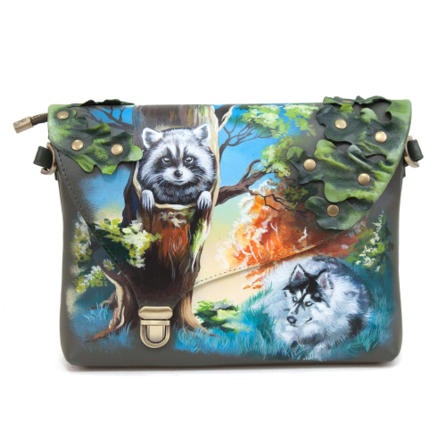 Женский кожаный клатч с портретной росписью и аппликацией "Енот и Хаски" на заказ - женская кожаная сумка ручной работы с авторским рисунком фото 3
