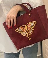 Женский замшевый шоппер с объемной вышивкой "Бабочка" - ручной работы на заказ