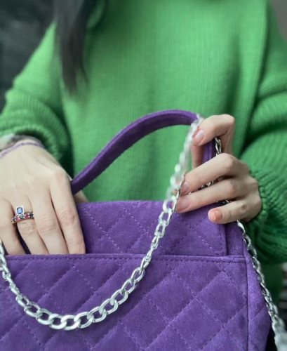 Аметистовая замшевая кросс боди ручной работы со стежкой и вышивкой на заказ "Венок" на заказ | Sumnizza фото 4