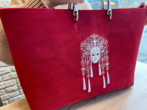 Большой шоппер "Вышивка Маска" - кожаная и замшевая женская сумка шоппер ручной работы с рисунком и вышивкой на заказ фото 3