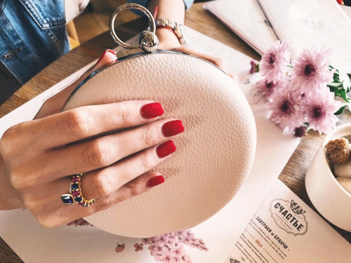 Женский вечерний клатч с вышивкой "Сердце" - круглая кожаная женская сумка ручной работы с рисунком |  Sumnizza фото 3