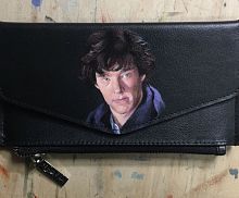 Женский кожаный кошелек с портретом Бенедикта Кэмбербэтча ручной работы — пошив женской кожаной сумки ручной работы, сумки с рисунком и именной вышивкой на заказ
