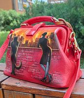 Маленький женский саквояж с рисунком "Пылающая Москва" ручной работы с рисунком и вышивкой на заказ
