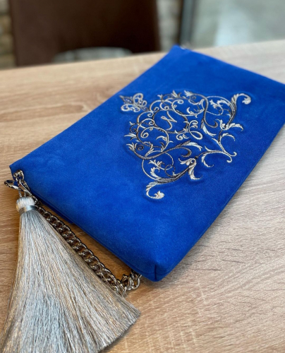 Клатч из замши с именной вышивкой "Ажурный" на заказ - женская кожаная сумка ручной работы с авторским рисунком фото 2