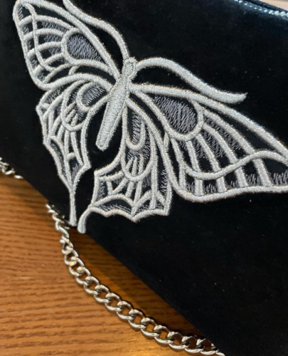 Женская замшевая сумка ручной работы с вышивкой «Бабочка» на заказ | Sumnizza фото 3