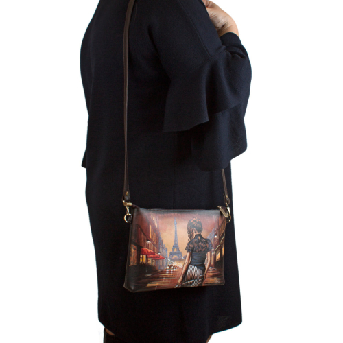 Женская кожаная сумка через плечо с рисунком ручной работы "Прогулка по Парижу" — кросс боди с принтом на заказ фото 5