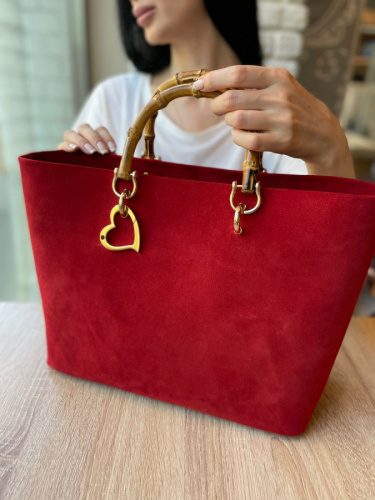 Стильный замшевый шоппер ручной работы с кулоном «Сердце» – на заказ - кожаная и замшевая женская сумка шоппер ручной работы с рисунком и вышивкой на заказ