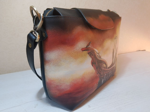 Женская сумка через плечо из натуральной кожи с рисунком ручной работы на заказ "Река смерти" на заказ | Sumnizza фото 3