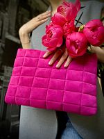 Клатч из натуральной замши в цвете фуксия с квадратной строчкой - ручная работа на заказ | Купить в интернет-магазине

