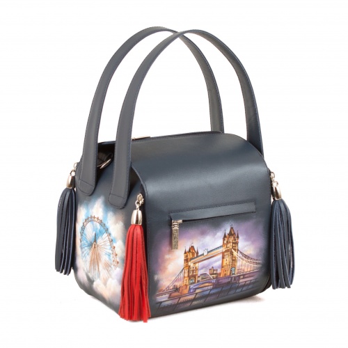 Квадратная сумка с короткими ручками с росписью "Лондон" ручной работы с рисунком и вышивкой на заказ
 фото 3