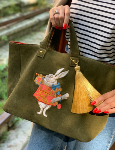 Большой шоппер из замши с 3-D вышивкой "Белый Кролик" - кожаная и замшевая женская сумка шоппер ручной работы с рисунком и вышивкой на заказ