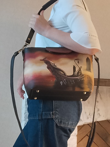 Женская сумка через плечо из натуральной кожи с рисунком ручной работы на заказ "Река смерти" на заказ | Sumnizza фото 12