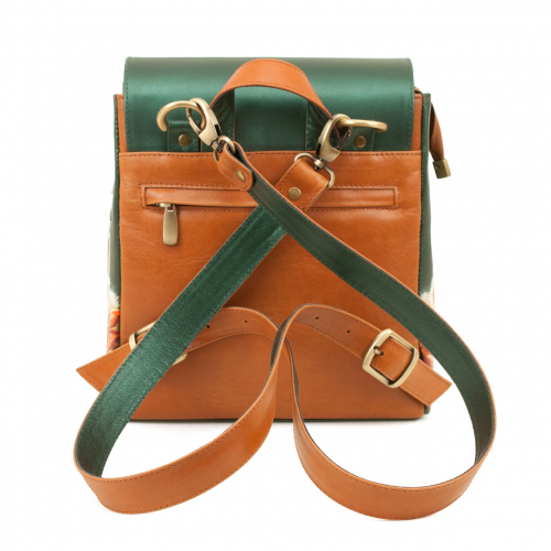 Кожаная сумка-рюкзак с рисунком "Плутовка" ручной работы с рисунком и вышивкой на заказ
 фото 5