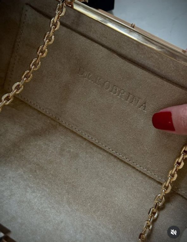 Женский кожаный клатч-бокс из натуральной белоснежной кожи на золотистом фермуаре и с тиснением инициалов на заказ  на заказ - женская кожаная сумка ручной работы с авторским рисунком