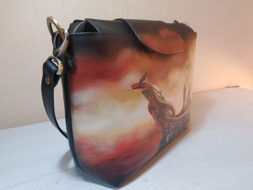 Женская сумка через плечо из натуральной кожи с рисунком ручной работы на заказ "Река смерти" на заказ | Sumnizza фото 5