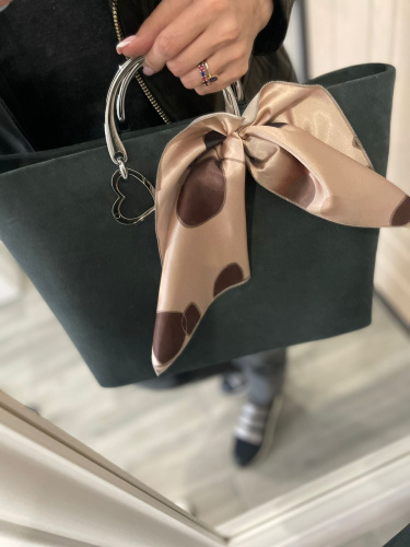 Сумка-шоппер из замши с вышивкой "Серебряная маска" - кожаная и замшевая женская сумка шоппер ручной работы с рисунком и вышивкой на заказ фото 2