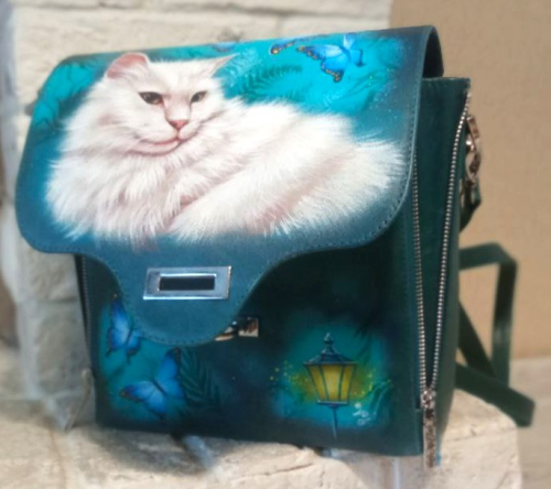 Женская сумка рюкзак с рисунком питомца ручной работы на заказ "Белый кот" ручной работы с рисунком и вышивкой на заказ
 фото 4