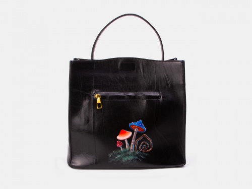 Чёрный кожаный шоппер с росписью "Алиса" - кожаная и замшевая женская сумка шоппер ручной работы с рисунком и вышивкой на заказ фото 4