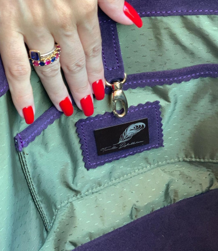 Женский замшевый шоппер ручной работы с вышивкой на заказ «Алиса» - кожаная и замшевая женская сумка шоппер ручной работы с рисунком и вышивкой на заказ фото 3