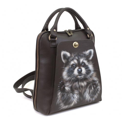 Кожаная сумка рюкзак с рисунком енотика "Пушистые лапки" ручной работы с рисунком и вышивкой на заказ
 фото 3